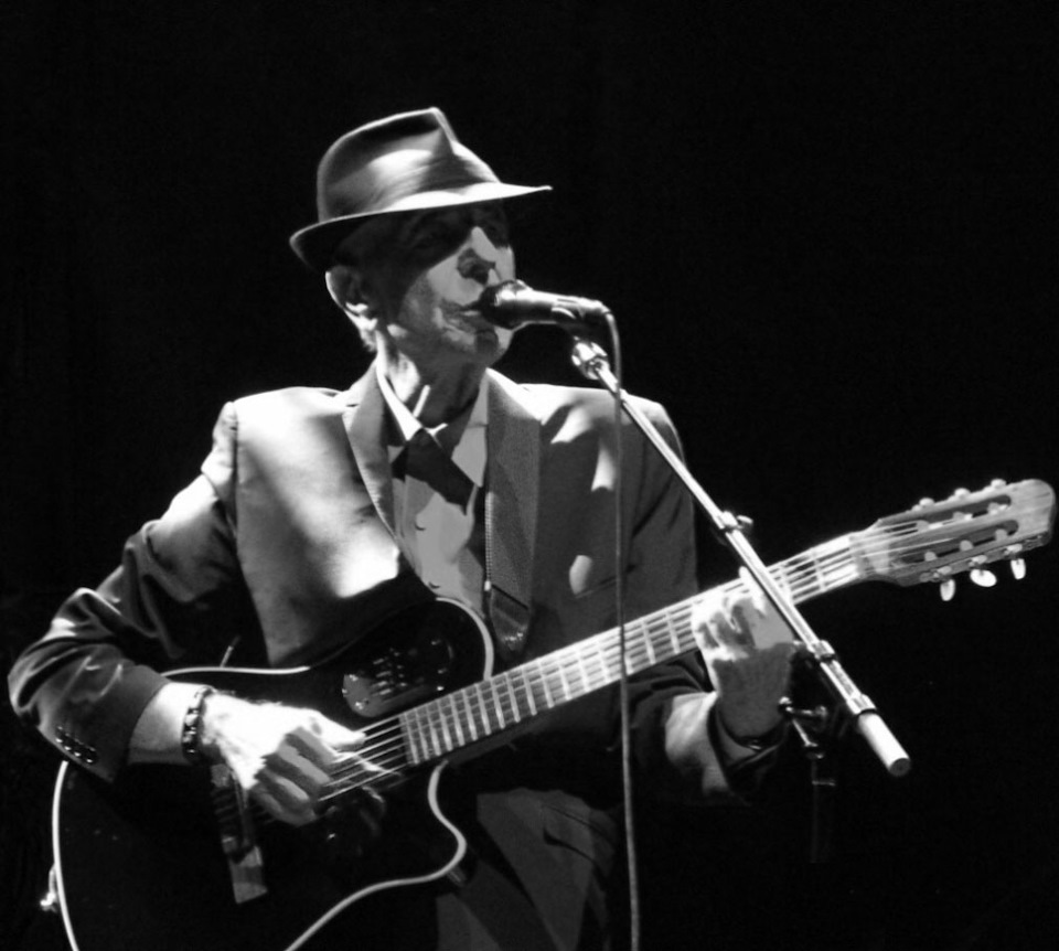 Leonard cohen dance. Leonard Cohen певец. Leonard Cohen - Live in London. Леонрад.