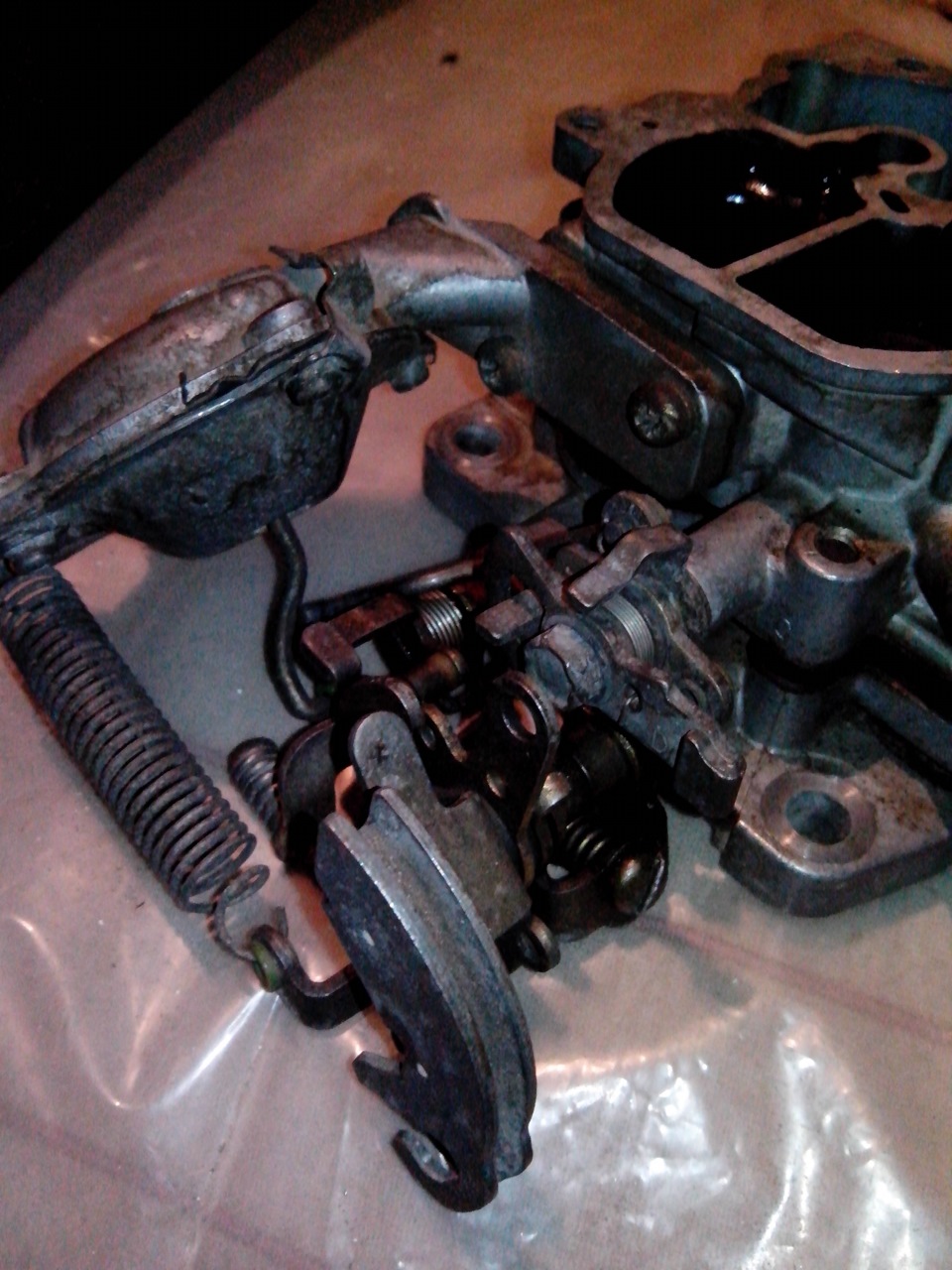 НЕ заливает, но су--ко глохнет(. Фото разбора и чистки карба Aisan ...