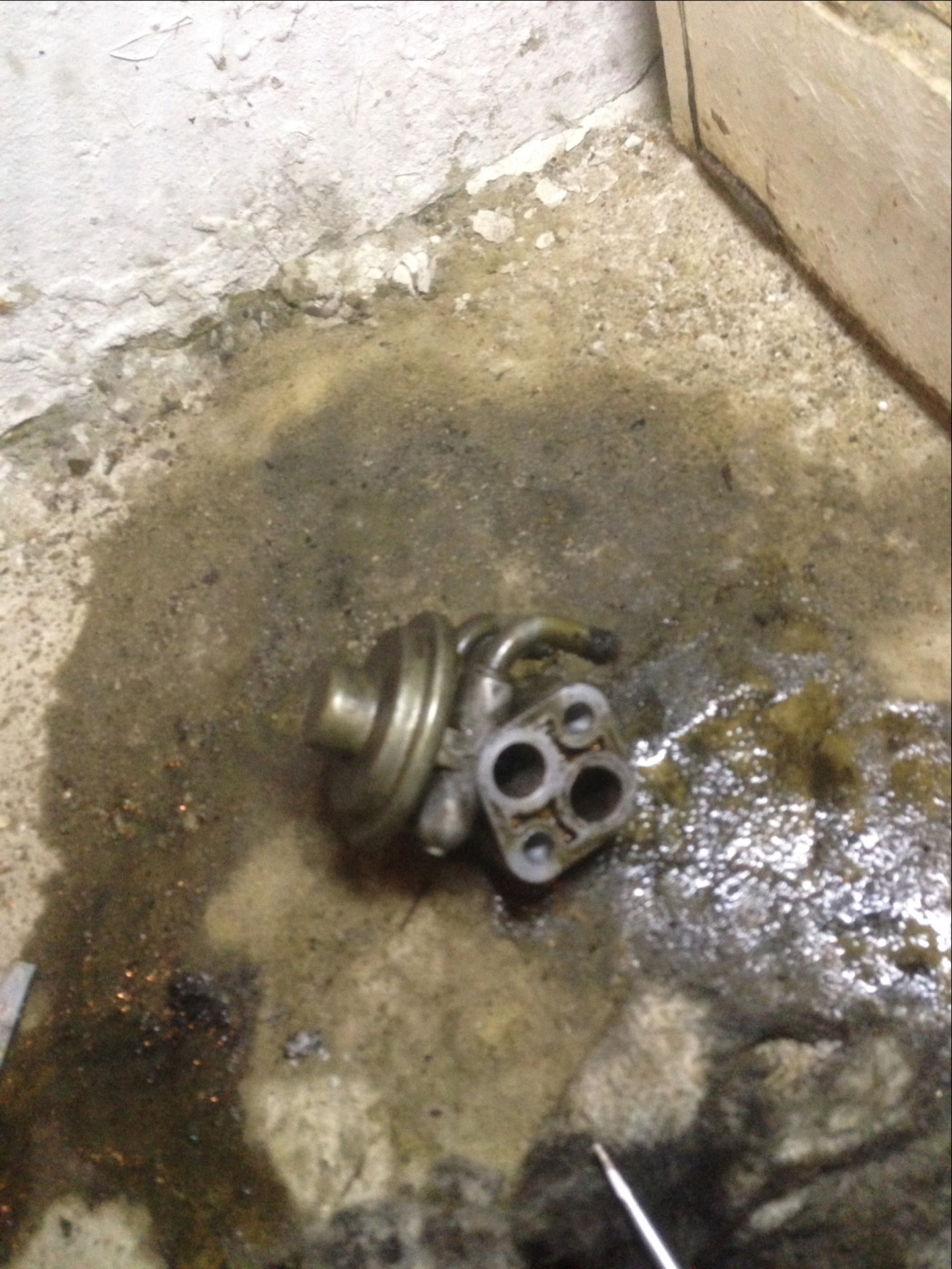 Клапан егр митсубиси галант 8 американец 2. Егр митсубиси галант 2. Клапан егр мазда мпв 2. Егр galant 8 4g64. Егр галант 8 4g64.