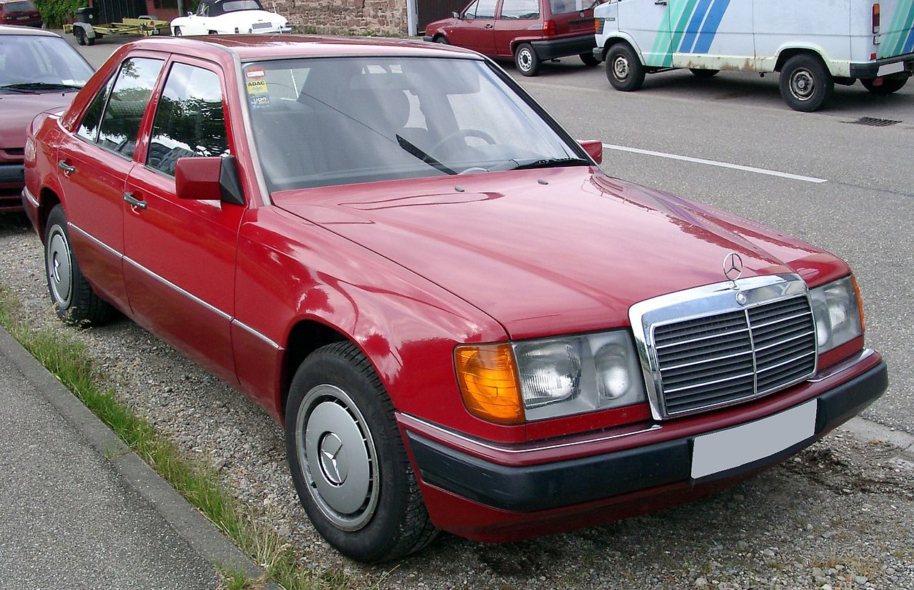 Mercedes Benz w124 красный