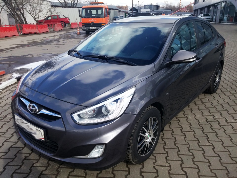 Hyundai Solaris тёмно серый