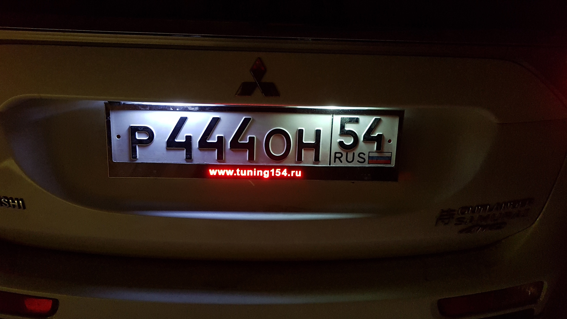 Рамка для автомобиля с подсветкой. Рамка номерного знака с подсветкой логотипа Chevrolet. Рамка для номера Outlander 3. Номерная рамка Mitsubishi Eclipse 3. Рамка номерного знака с логотипом Киа.