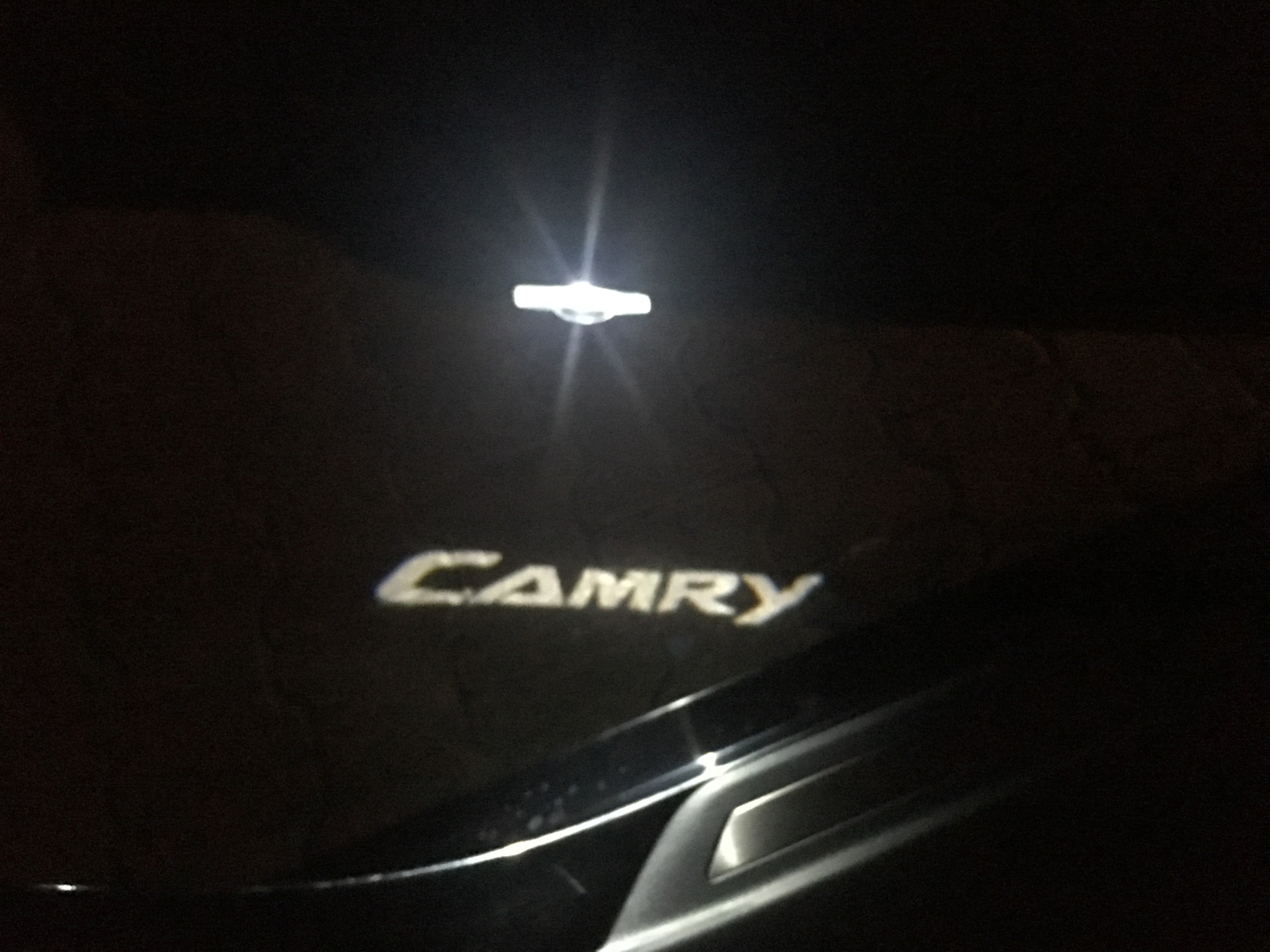 Тойота Камри лого