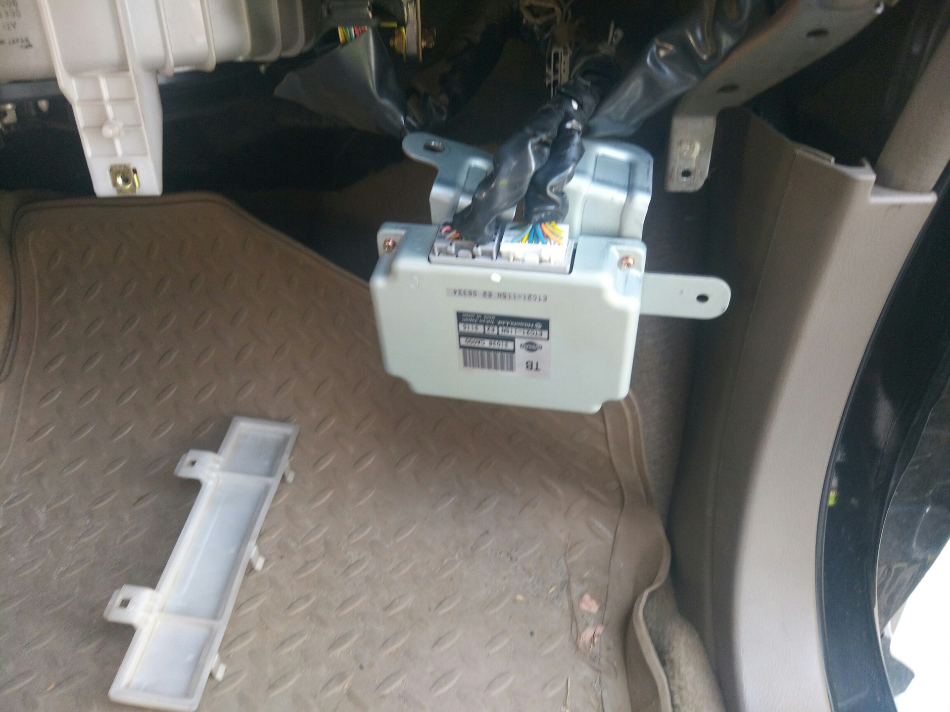 Блок предохранителей пустые разъёмы... Подскажите!