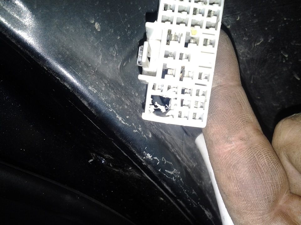 Протяжка акустических проводов в двери — Hyundai Sonata IV (EF), 2,7 л ...