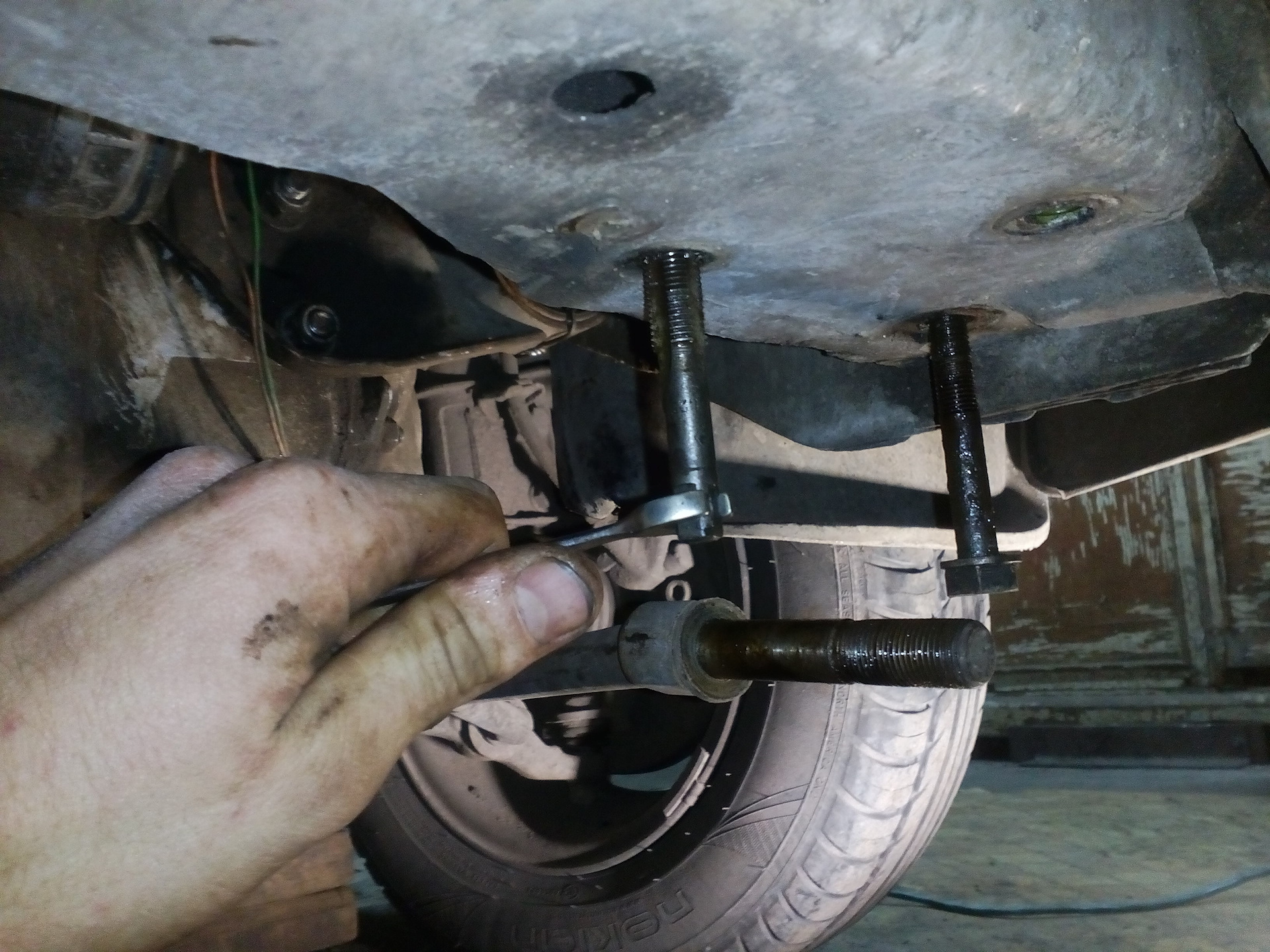 Болты на краб ваз 2109. Гайка крепления краба 2108. Краб ваз 2114. Резьба крабы ваз. Болты крепления краба 2114.