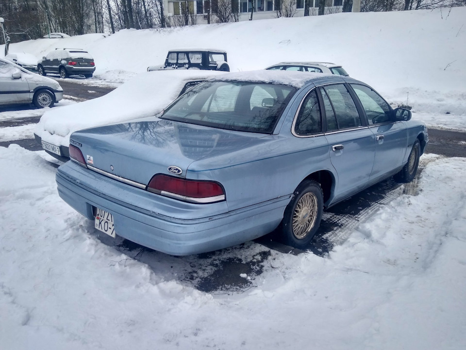 Фото в бортжурнале Ford Crown Victoria (1G)