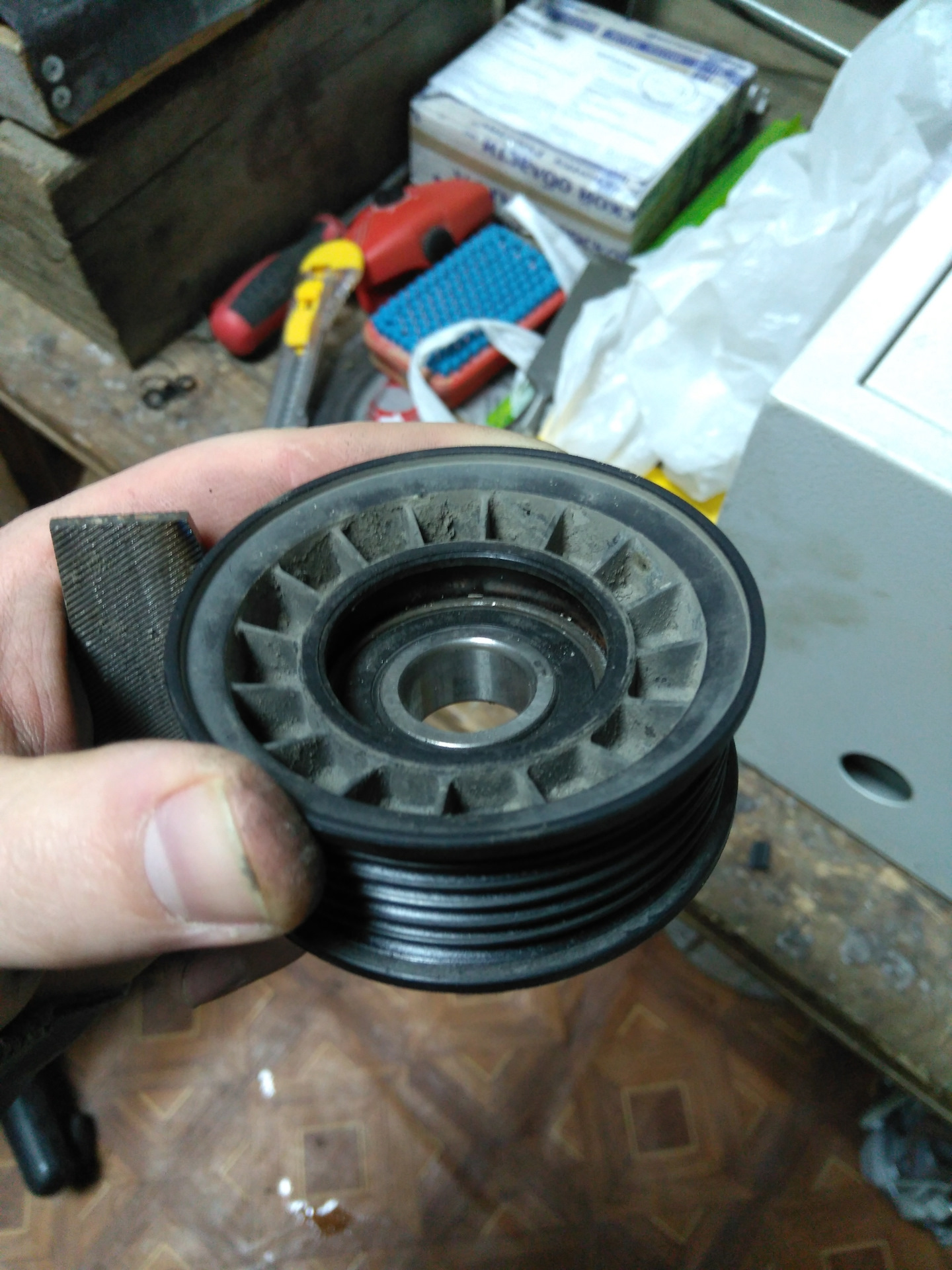 Ролики мондео. Помпа Мондео 4 2.3. Помпа Мондео 3 2.0 бензин. Помпа Ford Mondeo 3 2.5 v6. Бензиновый денфер на Мондео 4
