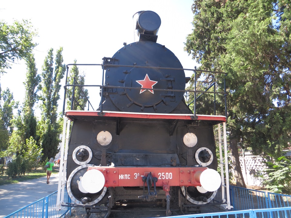 Эл 2500. Паровоз памятник Зилово. Памятник паровозу в Новочеркасске. Памятник паровоз в Ряжске фото.