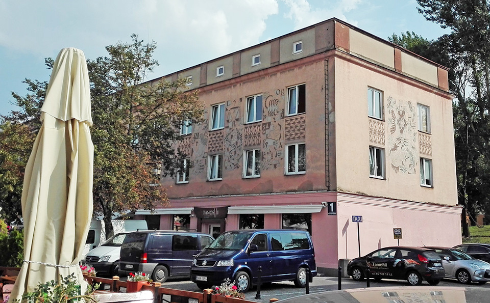 Одно из понравившихся нам зданий в Белостоке. — ИЖ Москвич 412