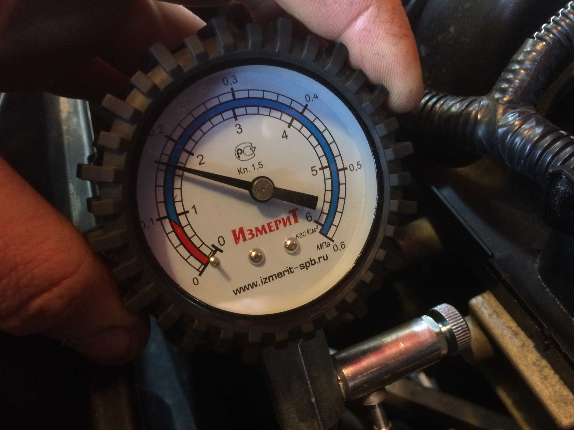 Давление масла в двигателе рено. Renault Megane 2 замер давления масла. Измерение давления масла z20let. Заглушка для замера давления масла z18xer. Замер давления масла z18xer.