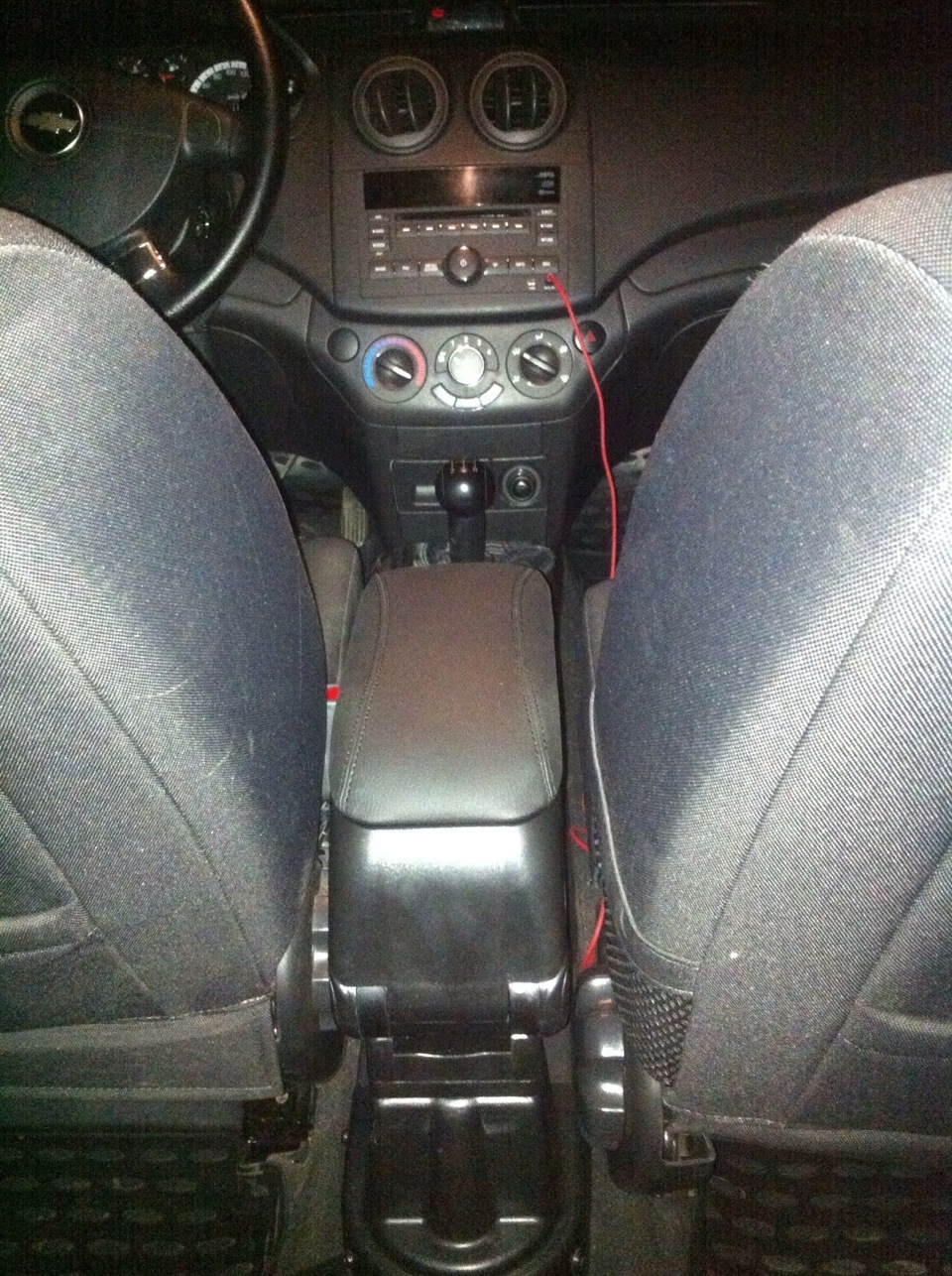 Установка подлокотника — Chevrolet Aveo Sedan (1G), 1,2 л, 2010 года ...