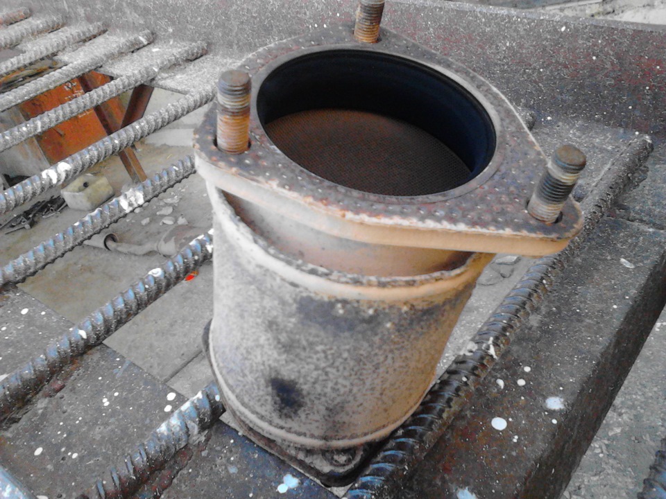 Пламегаситель соната 2. Пламегаситель вместо катализатора приора. Удалить катализатор форум. Дервейс шаттл задняя банка глушителя. Табличка катализатор удален.