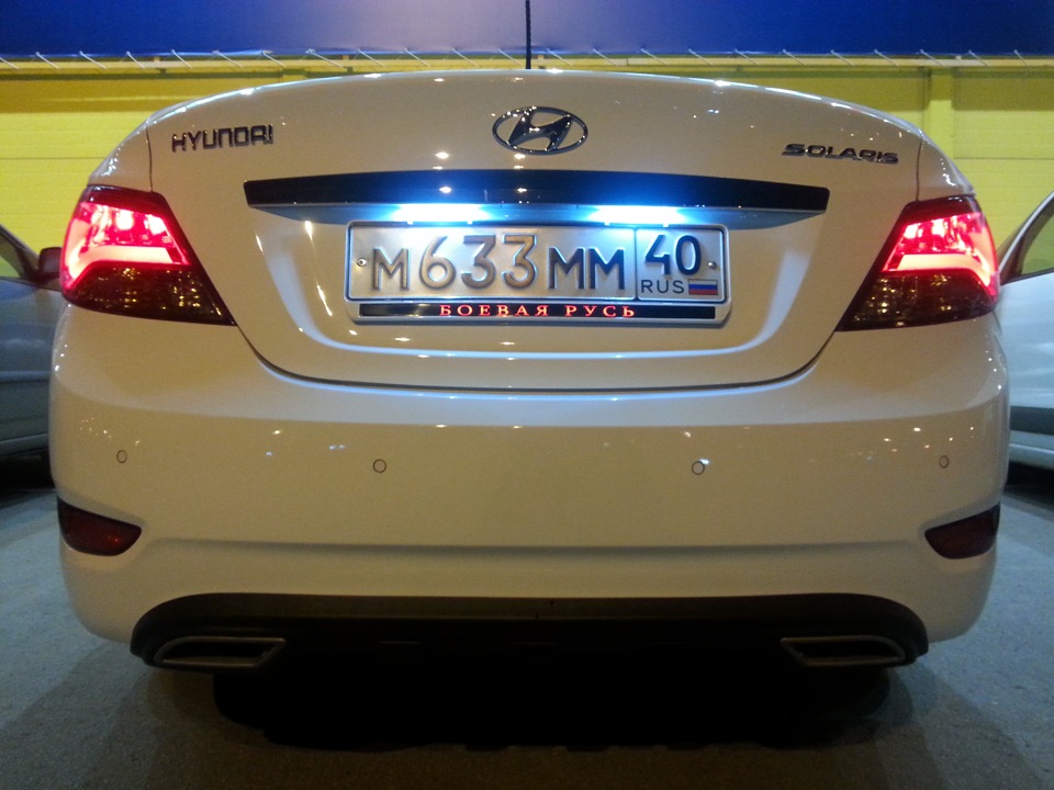 Светящаяся номерная рамка (снял) — Hyundai Solaris (1G), 1,6 л, 2014 ...