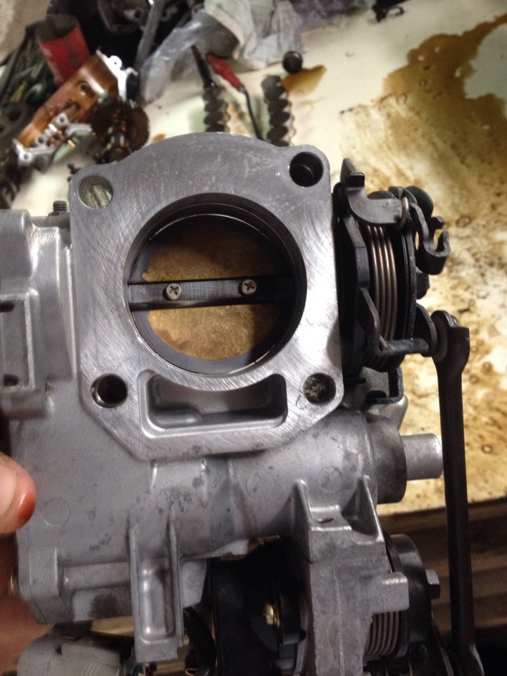 Промыл дроссельную заслонку и впускной коллектор — Lexus IS, 2 л, 2002 ...