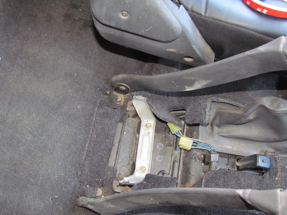 Проводка под бардачком — Toyota Land Cruiser 70