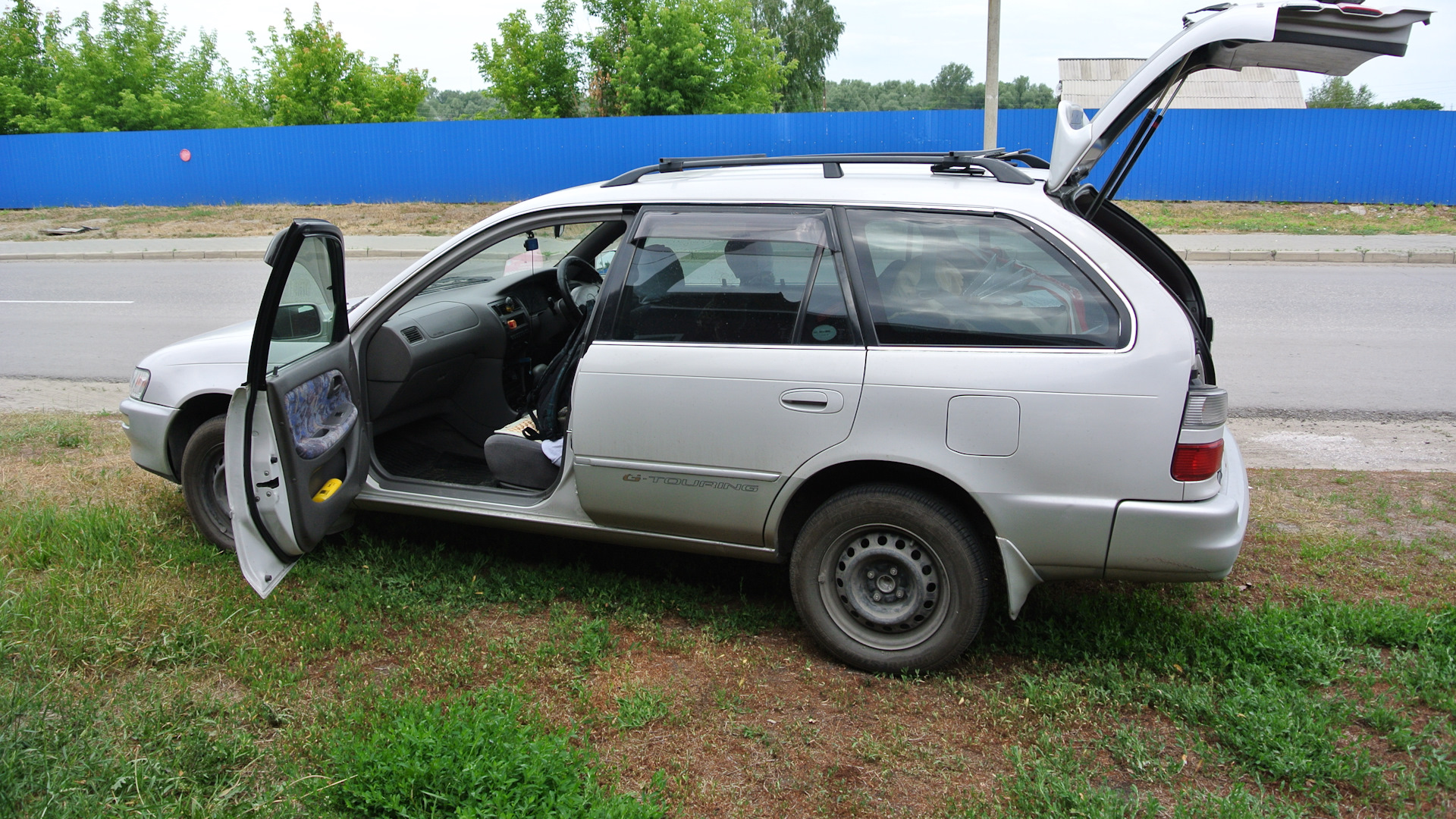 Тойота королла 100 кузов двигатель. Toyota Corolla 100. Тойота Королла 100 с люком. Люк Королла 100. Тойота Королла 100 кузов 1995 универсал крышка багажника.