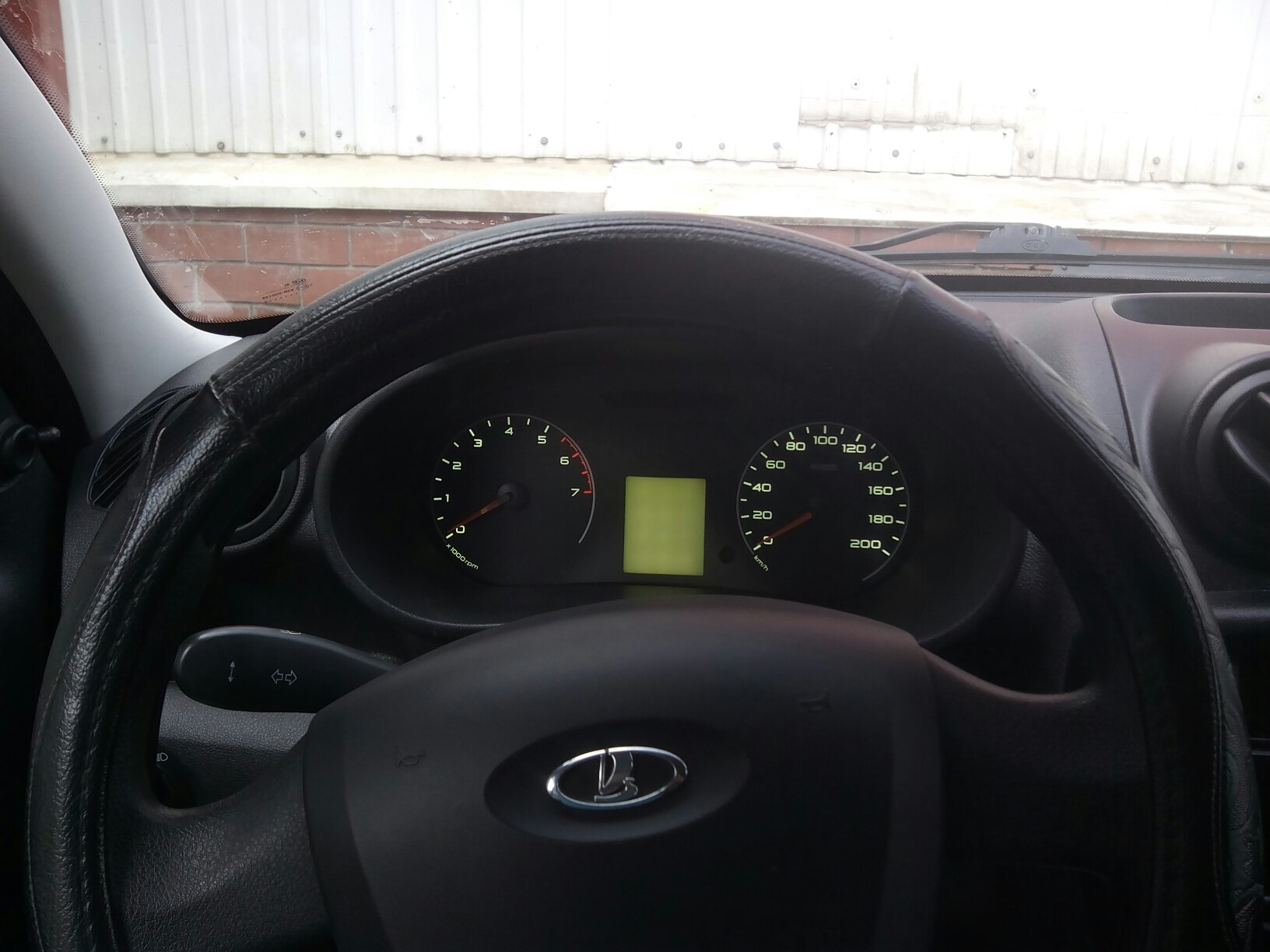 Пересвет комбинации приборов — Lada Гранта, 1,6 л, 2012 года ...