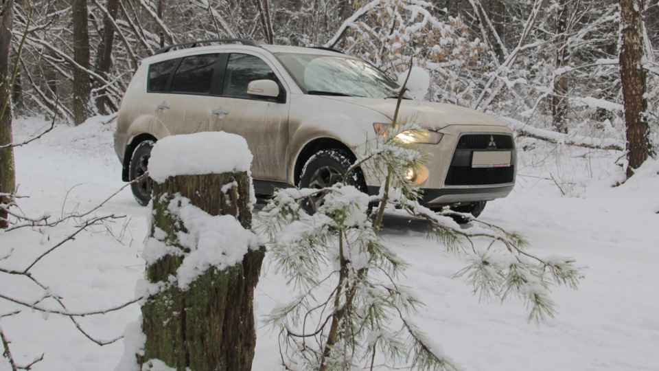 Замена форсунок стеклоомывателя — Mitsubishi Outlander XL, 2,4 л, 2011 ...