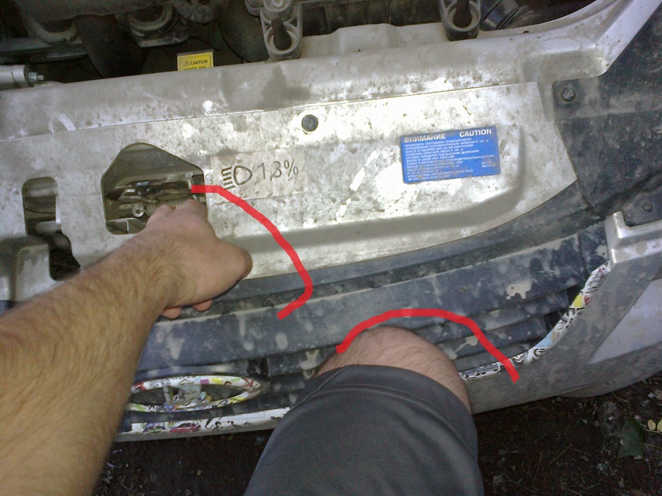 снятие решетки радиатора — Lada Приора седан, 1,6 л, 2012 года | своими ...