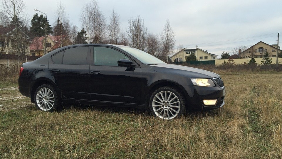 Фото 7 17. Skoda Rapid r18 чёрная. Шкода Октавия а7 r17 черная. R16 Skoda Octavia черные. Черная Октавия а7 r18.