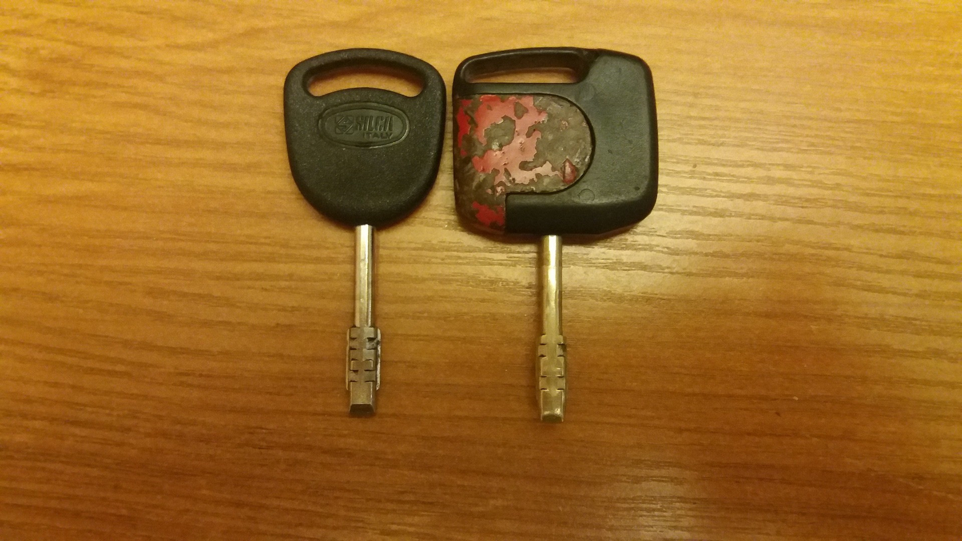 Дубликат ключей без ключа. Запасной ключ для Форд Мондео. Ключ от Форд Мондео 2010 год и 2005 год. Ключ от Форд Мондео 2016. Корпус 5 кнопками на ключ Форд эксплорер 5.