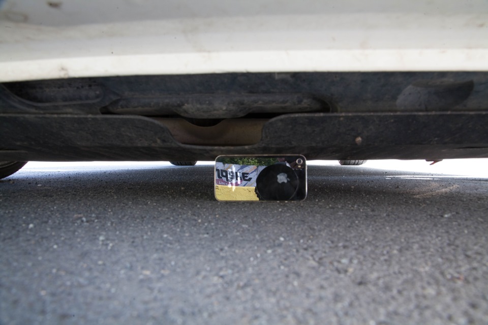 дальше айфон просто не смог залезть. за ним еще ниже защита — Honda Accord (8G)