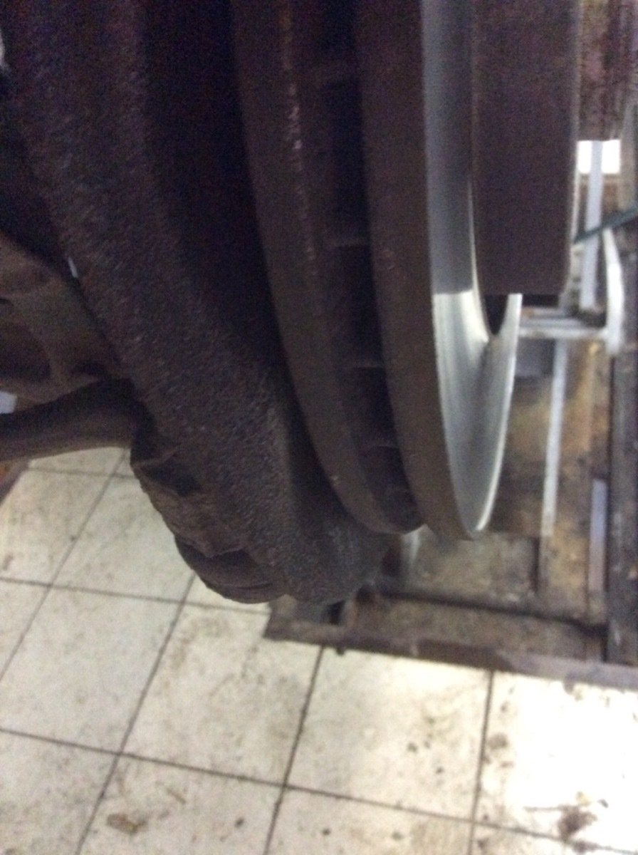 Замена передних тормозных дисков и колодок. Пробег для статистики ...