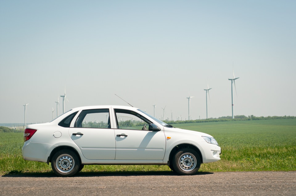 Фото lada granta белая