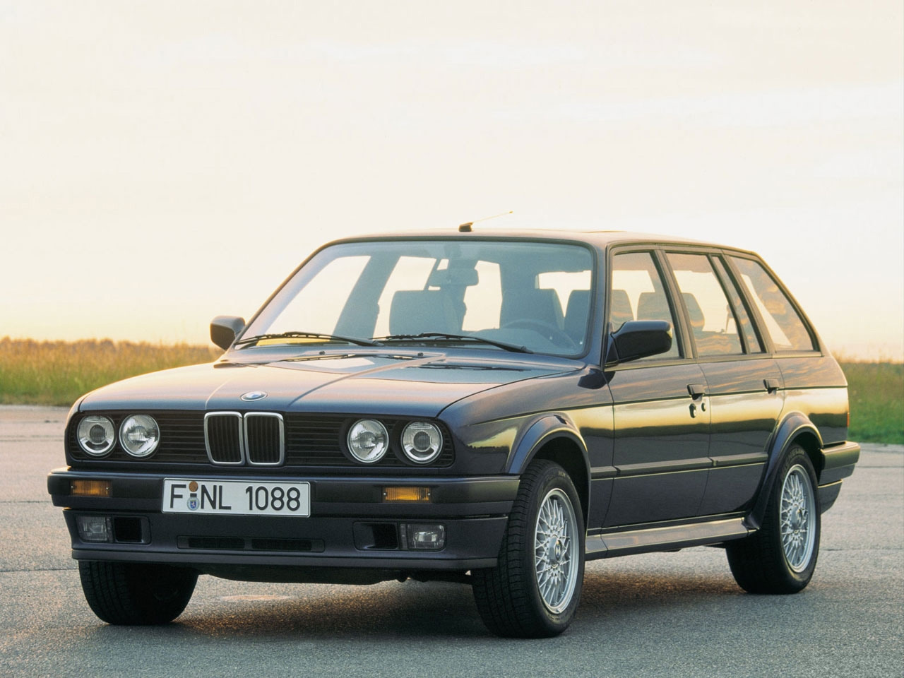 Бмв технические. BMW 3 e30 Touring. BMW 3 Series (e30). BMW 3 Series e30 универсал. BMW serie 3 1987.