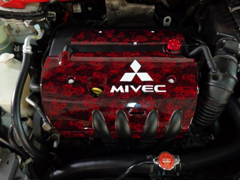 Двигатели мицубиси лансер 10. MIVEC Митсубиси. Крышка двигателя Митсубиси Лансер 10. Лансер 10 1.8 MIVEC. MIVEC Mitsubishi что это в двигателе.