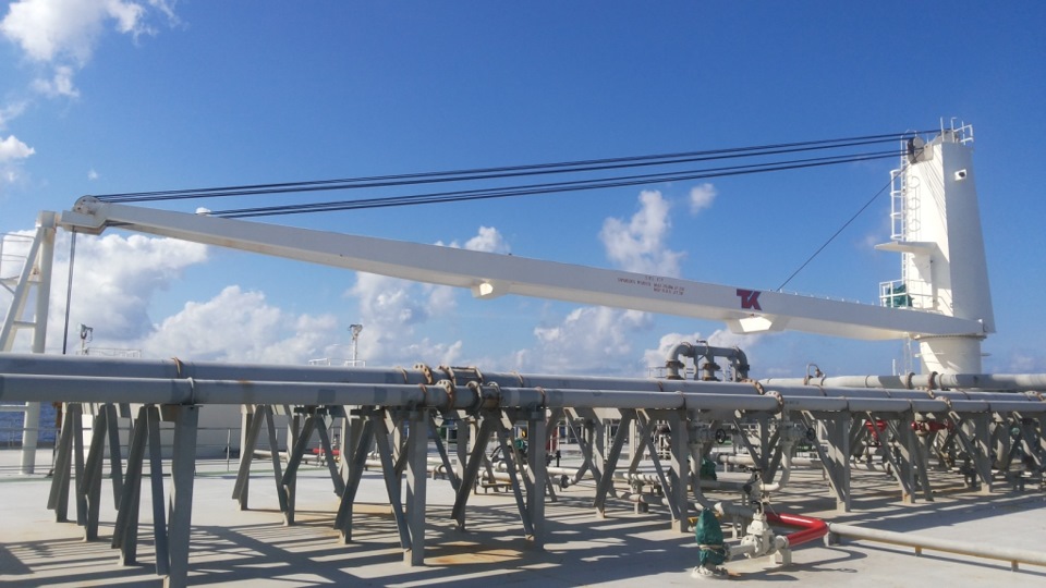 Excursus on the deck of the bulk-oil tanker