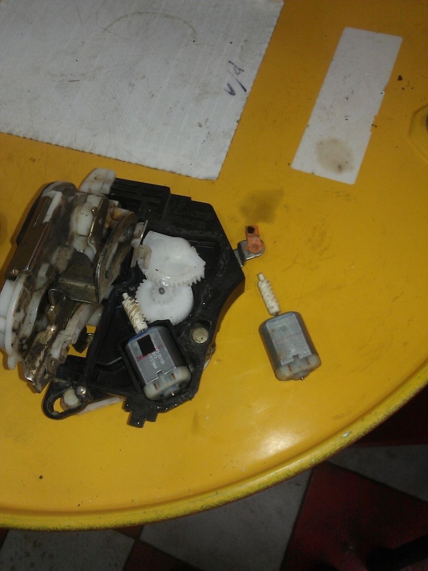 Реанимация замка задней двери — Mitsubishi Lancer IX, 1,6 л, 2006 года ...