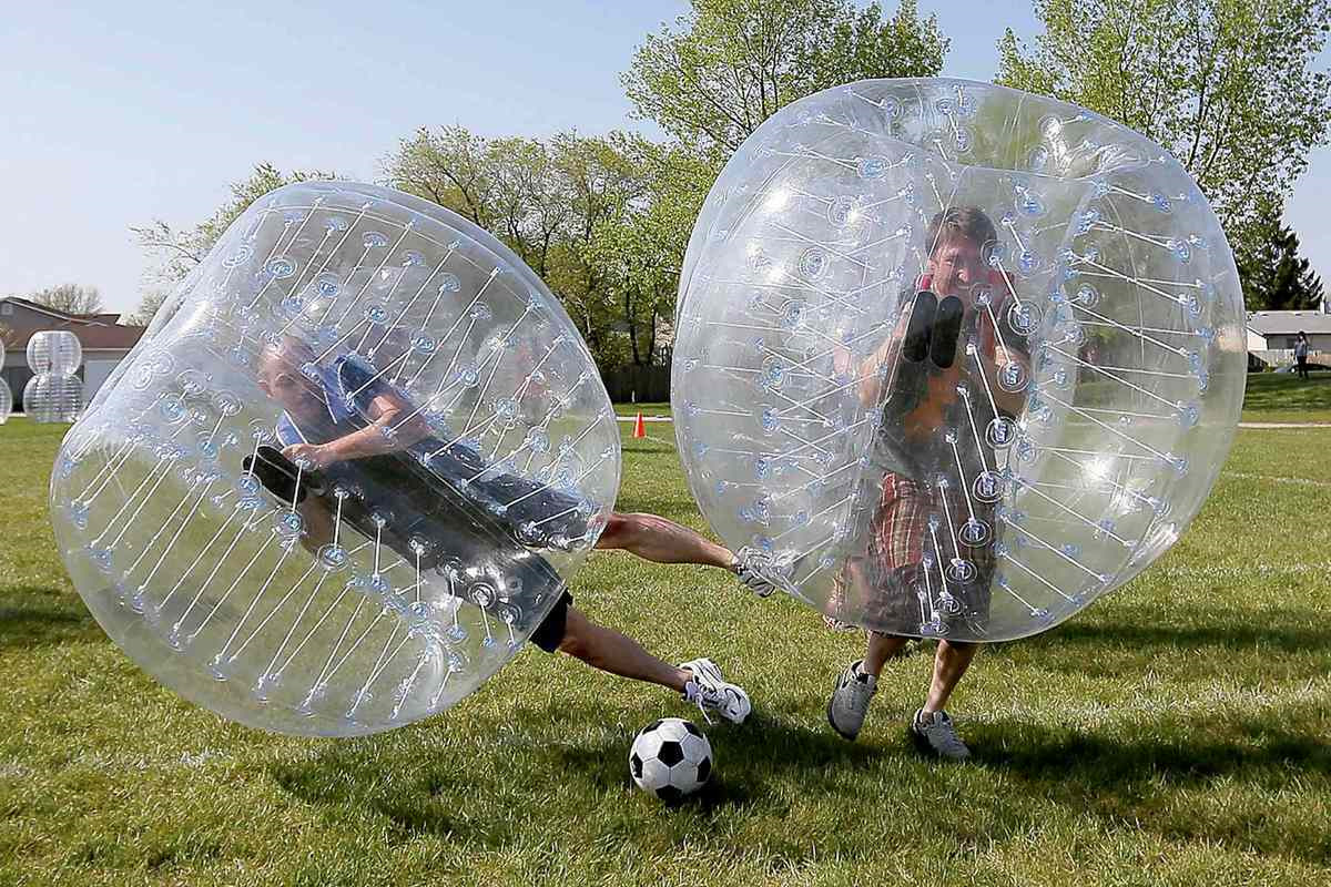 Zorbing перевод. Зорбинг в костюмах. Bubble Ball. Sculpture with Bubble. Bubble Football.