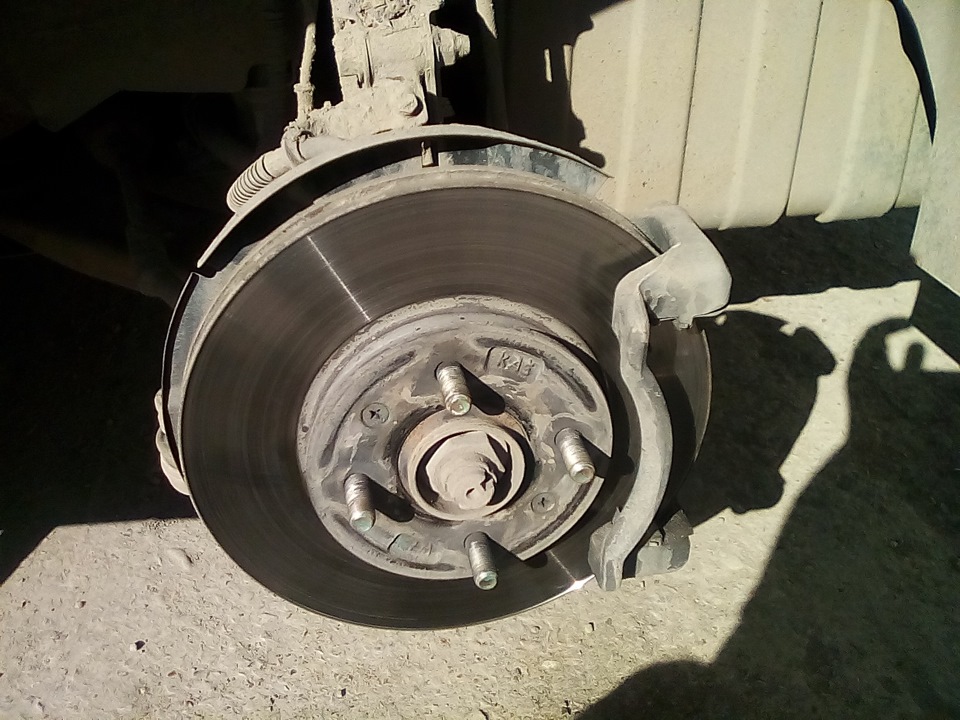 Замена передних колодок Gold - Hyundai Accent (2G), 1,5 л, 2008 года своими рука