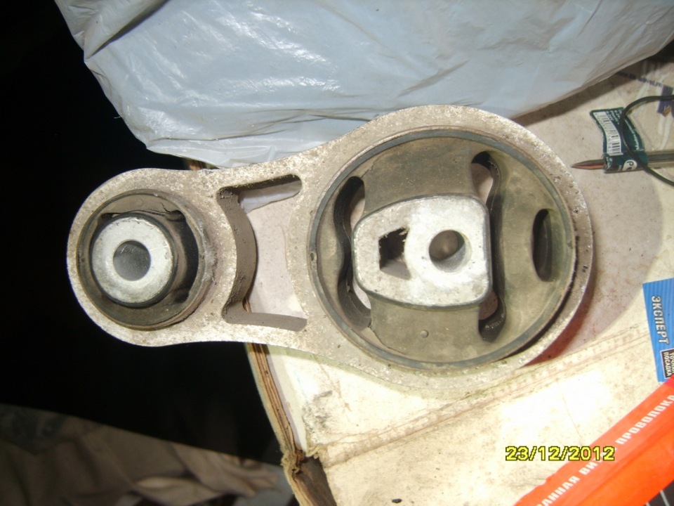 Нижняя подушка — Mazda Demio (2G), 1,3 л, 2005 года | визит на сервис ...