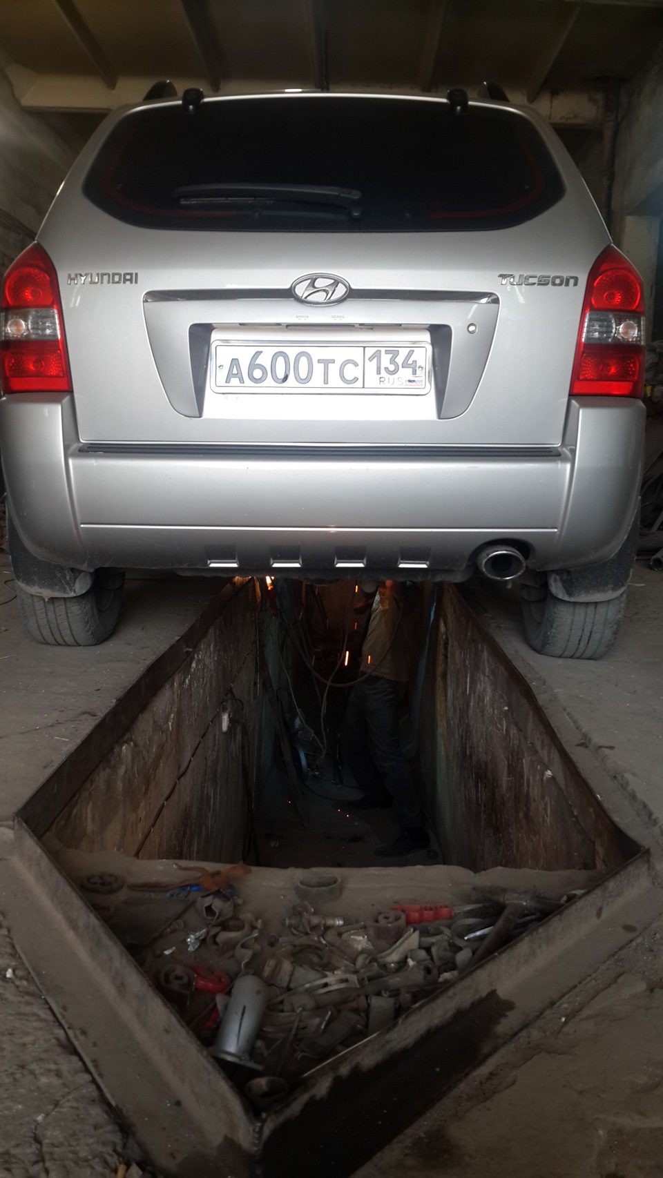 Заменил металлическую гофру глушителя. — Hyundai Tucson (JM), 2 л, 2006 ...