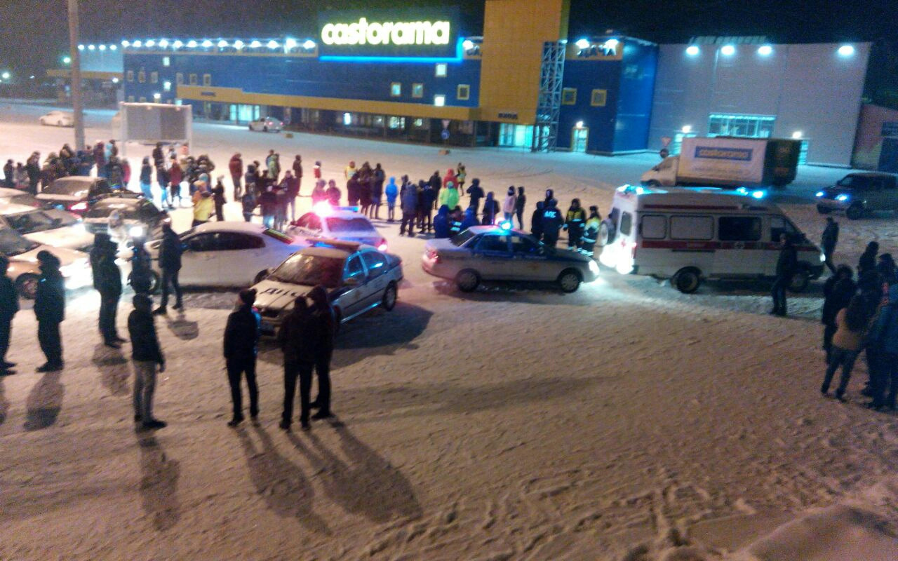 Флешмоб Елка Уфа — Lada Приора седан, 1,6 л, 2011 года | видео | DRIVE2