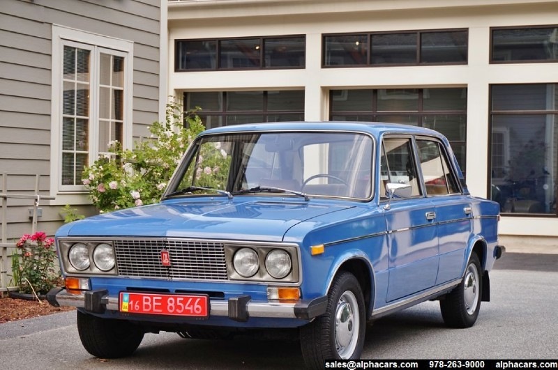 Кот жигули. Кот на фоне жигули. Кот жигули. Бмв старые модели и жигули. Кот на фоне жигули.