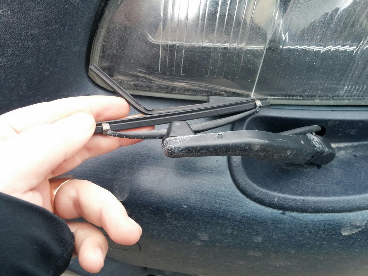 Дворники на фары — Volvo XC70 II, 2,4 л, 2001 года | запчасти | DRIVE2