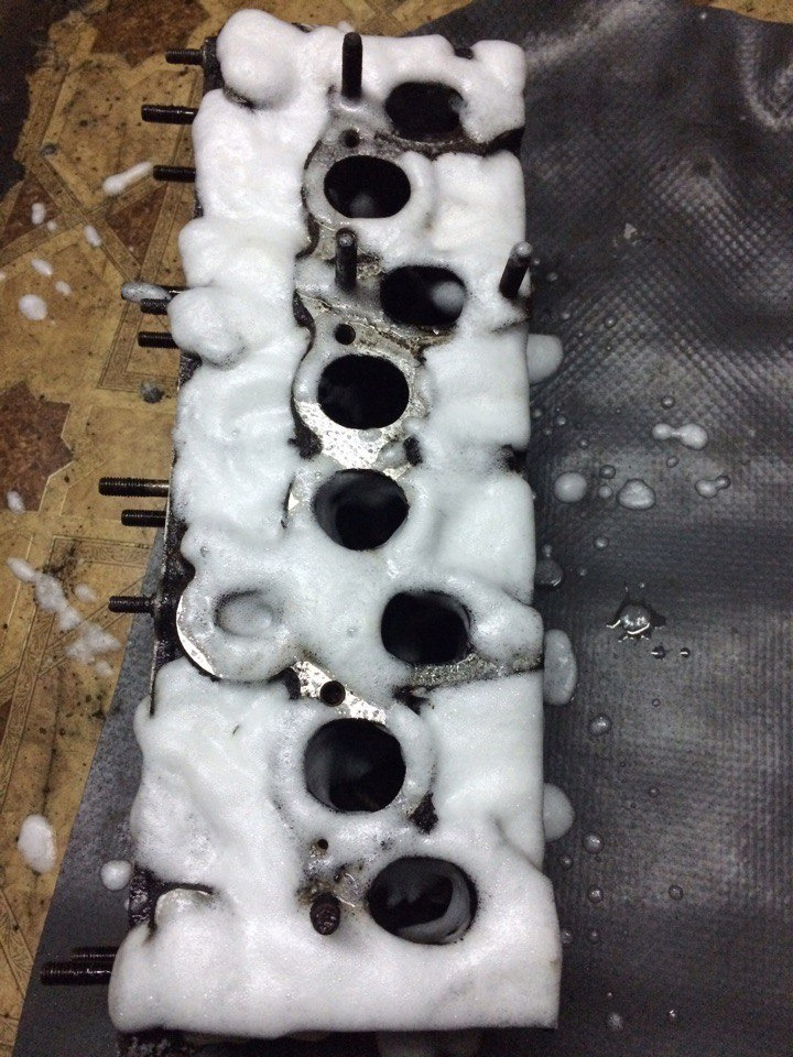 Притирка гбц на поверочной плите. Отмывка гбц азелитом. Чистка гбц. Отмываем головку цилиндров. Направляйки гбц 2108.