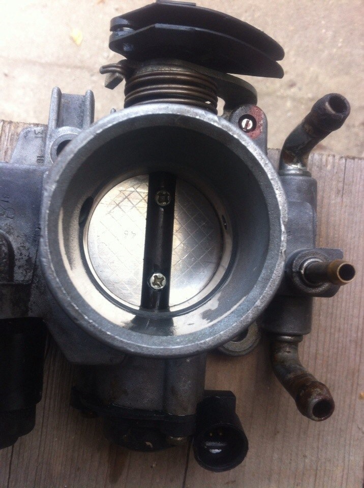 Чистка дроссельной заслонки (ДЗ) — Lada 2112, 1,5 л, 2003 года | своими ...