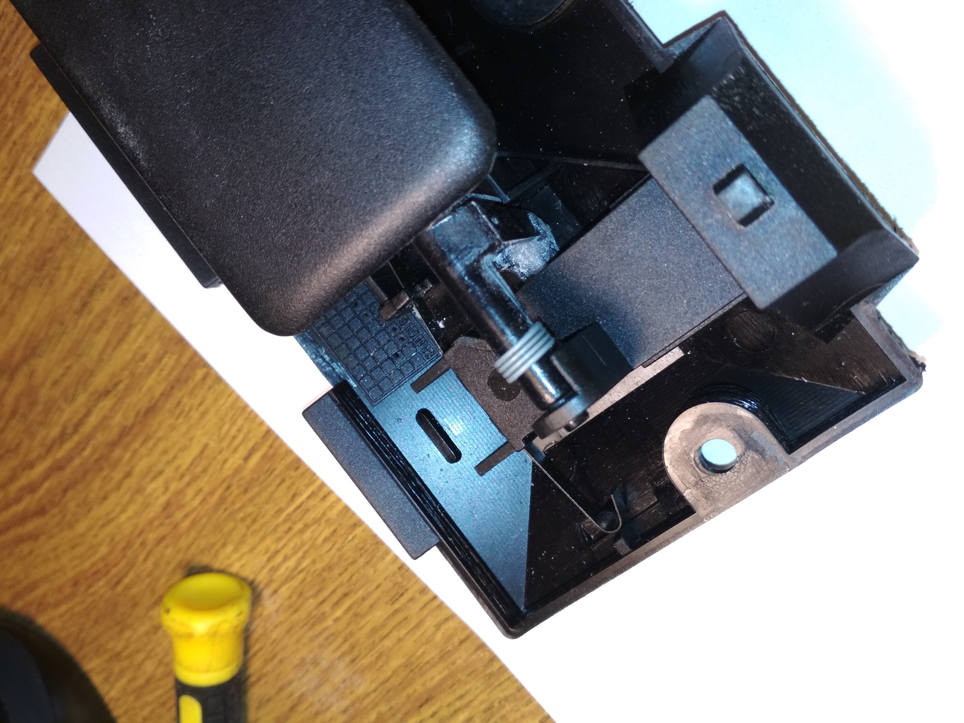 Сломалась ручка бардачка как открыть. Бардачок форд мондео 4 рестайлинг. Ремкомплект бардачка мондео 3. Бардачок форд мондео 3. Сломалась ручка бардачка как открыть.