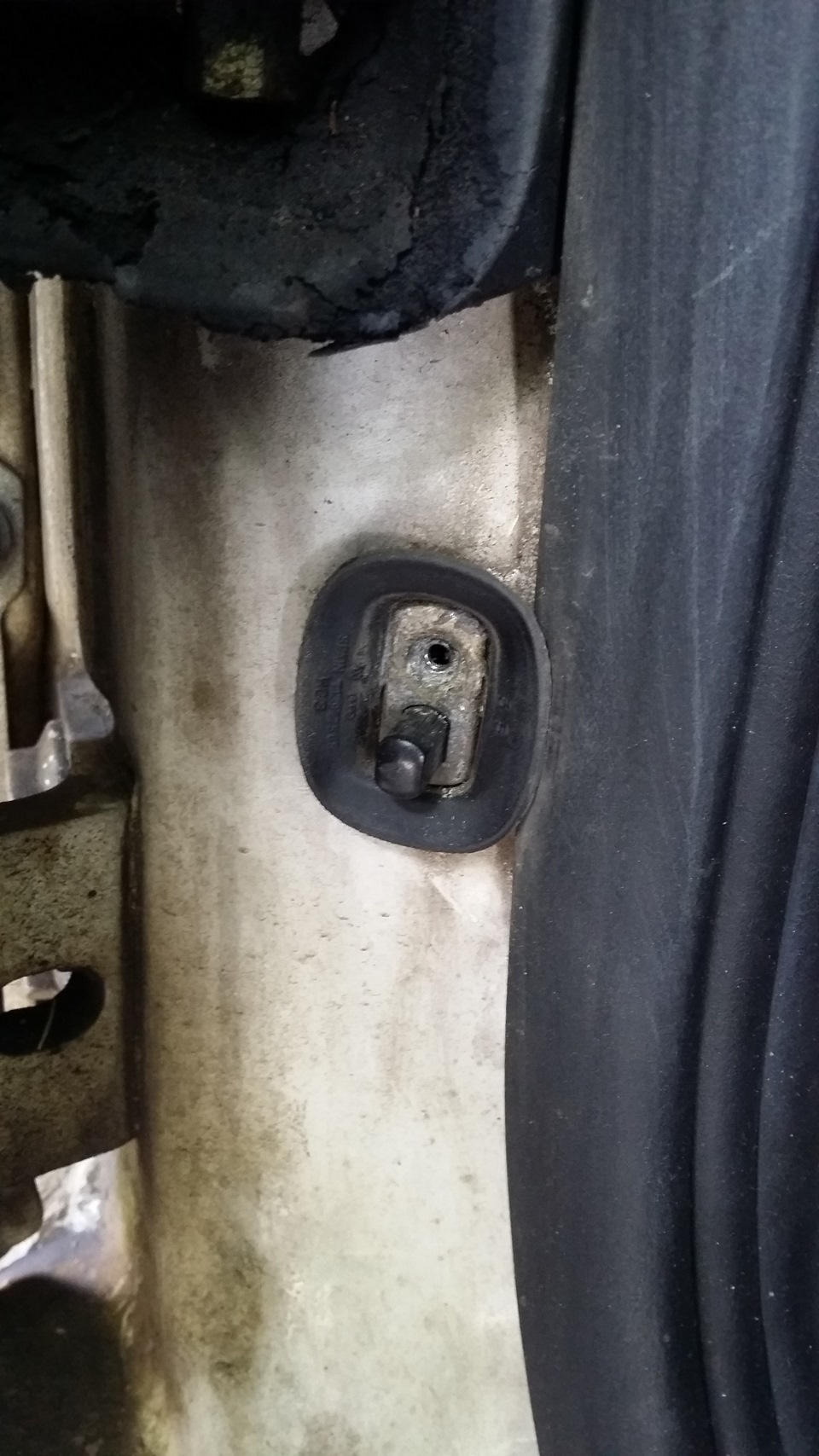 подскажите Концевик двери — Volkswagen Transporter T4, 2 л, 1998 года ...
