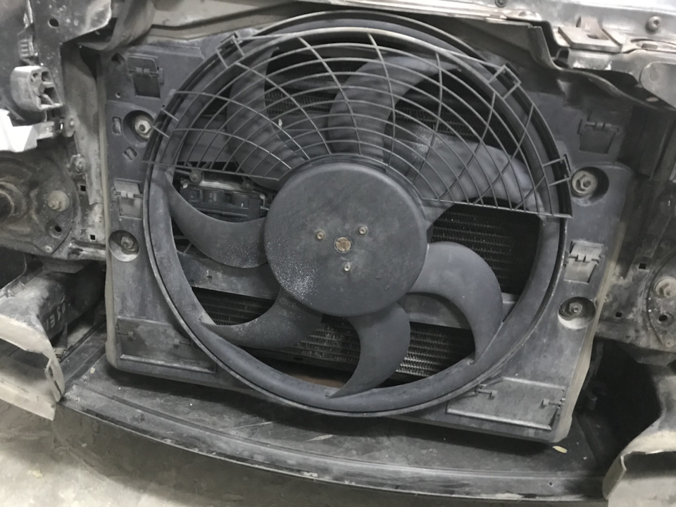 Предстаёт такая картина с вентилятором — BMW 3 series (E46)