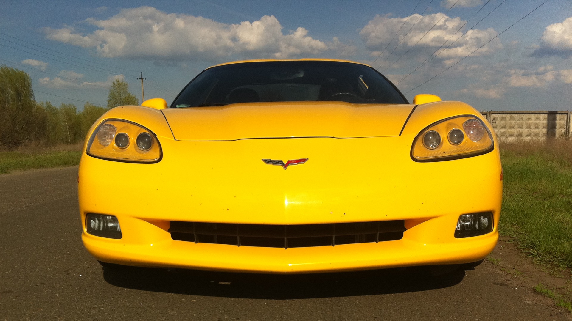 Chevrolet Corvette c6 желтая на обоях