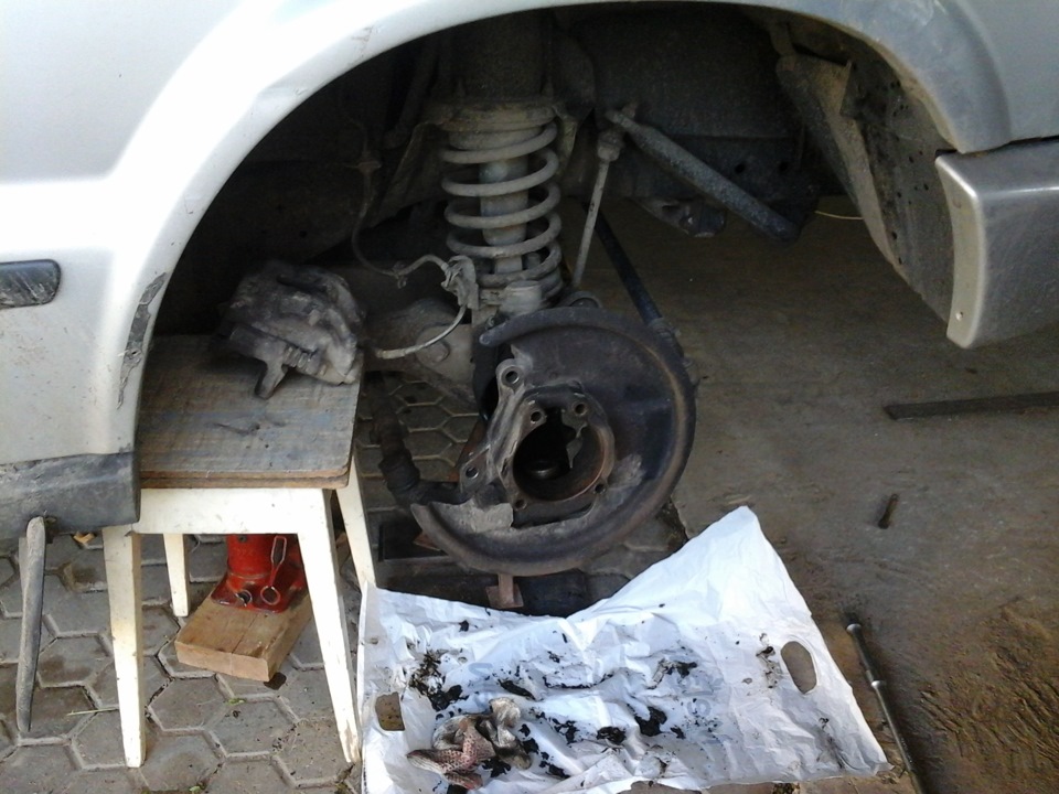 сальник привода — Land Rover Discovery II, 2,4 л, 2004 года | своими ...