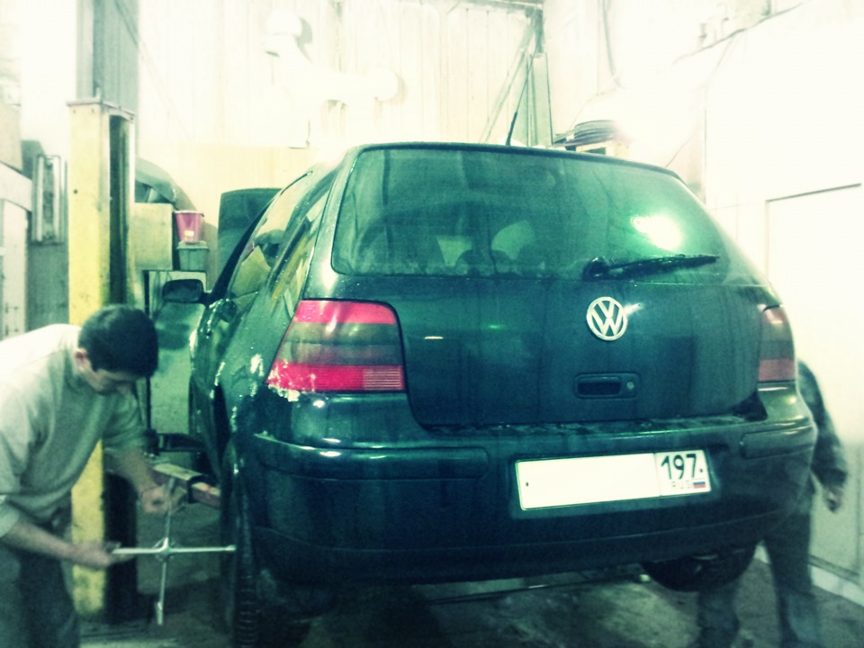 Замена задних колодок. — Volkswagen Golf Mk4, 1,6 л, 1998 года | просто ...