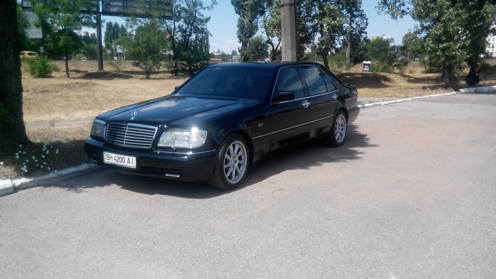 Mercedes-Benz S-Class (W140) 4.2 бензиновый 1993 | 