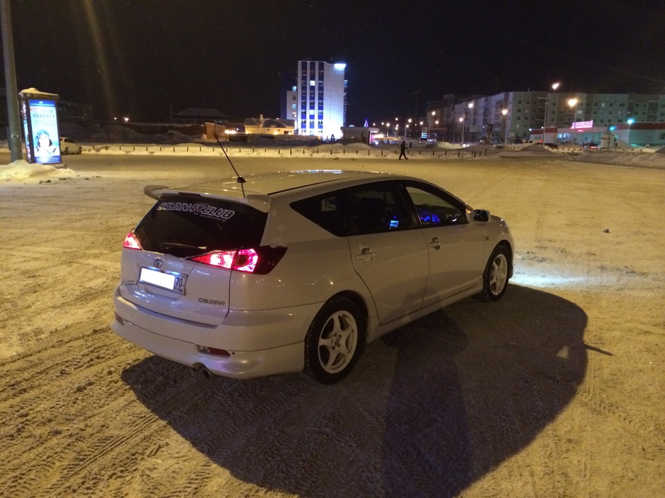 Тойота калдина не заводиться. Toyota Caldina 2004 года. Caldina 2004 салон. Калдина 2004. Калдина салон.